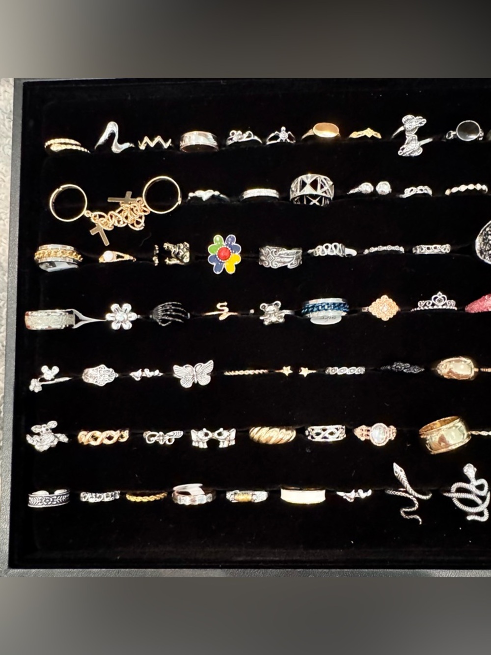 50 Fashion Rings 💍 Mystery Lot | Gold & Silver Tone | Reseller Bundle | $29 WOW - Picture 11 of 16
